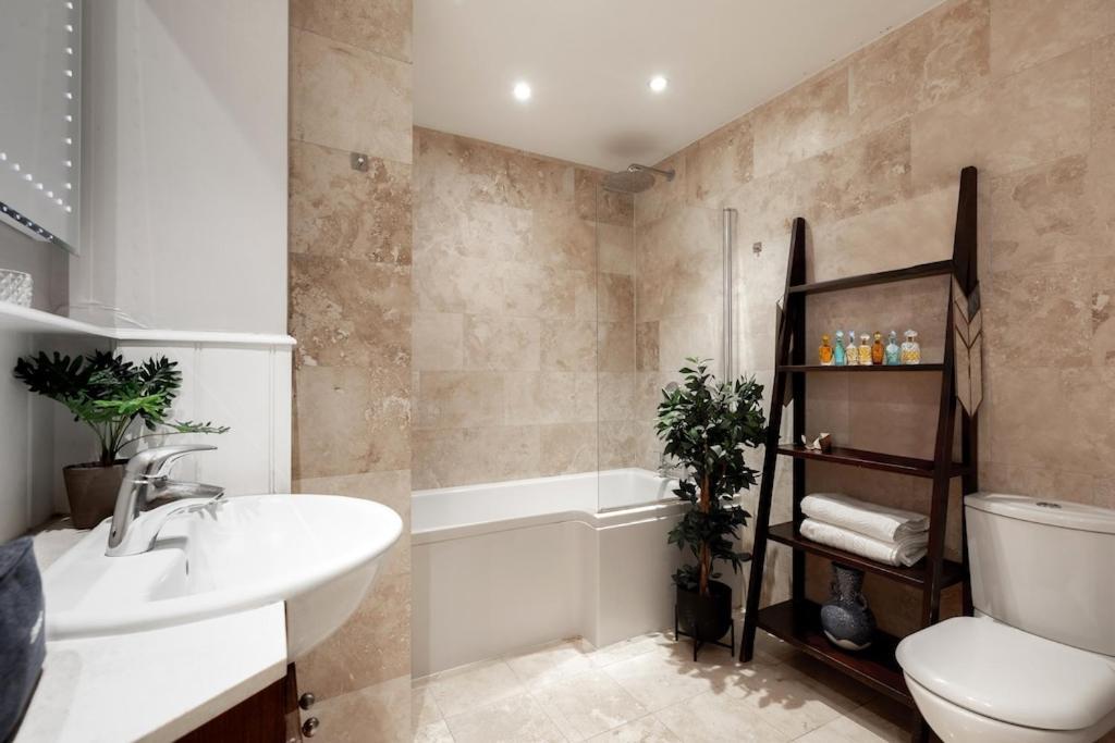 Revamped & Luxxe For Covent Garden Lovers! Adorable City Home For Families & Friends London Exterior foto